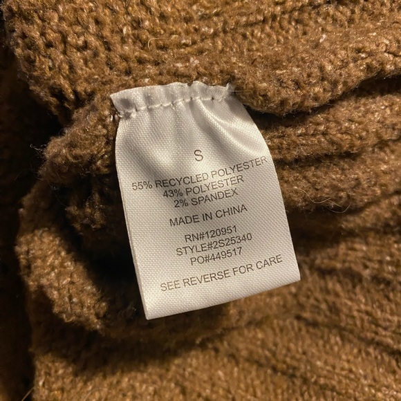 Pink Rose Sweater Size Small - Picture 5 of 5